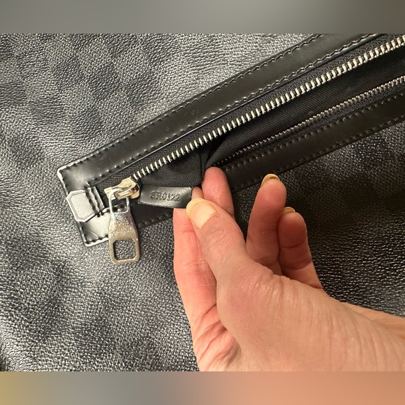 WOW POSHMARK - Authentic GM Louis Vuitton Damier Graphite Mick - Picture 10 of 16